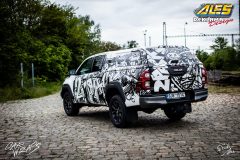 studio-ales-car-wrap-polep-aut-celopolep-polepaut-reklama-na-auto-2pack-toyota-hilux-folie-na-aut-2-scaled