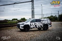studio-ales-car-wrap-polep-aut-celopolep-polepaut-reklama-na-auto-2pack-toyota-hilux-folie-na-aut-5-scaled