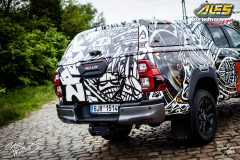 studio-ales-car-wrap-polep-aut-celopolep-polepaut-reklama-na-auto-2pack-toyota-hilux-folie-na-aut-7-scaled