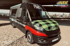 studio-ales-car-wrap-polep-aut-celopolep-polepaut-alunad-reklama-na-dodavku-iveco-folie-na-auto-scaled