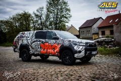 studio-ales-car-wrap-polep-aut-celopolep-polepaut-reklama-na-auto-2pack-toyota-hilux-folie-na-aut-scaled