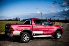 studio-ales-car-wrap-polep-aut-design-car-toyota-hilux-avery-cherry-matte-metallic-scaled