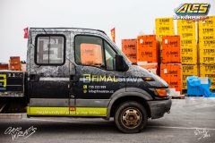studio-ales-car-wrap-polep-aut-design-iveco-valnik-celopolep-fimalstav-betonove-ploty-2-scaled
