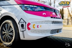 studio-ales-car-wrap-polep-aut-polepaut-reklama-na-auto-honza-ptacek-VW-multivan-magenta-3_resize