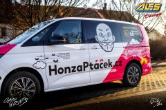 studio-ales-car-wrap-polep-aut-polepaut-reklama-na-auto-honza-ptacek-VW-multivan-magenta-6_resize