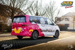 studio-ales-car-wrap-polep-aut-polepaut-reklama-na-auto-honza-ptacek-VW-multivan-magenta-7_resize