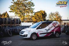 studio-ales-car-wrap-polep-aut-design-reklamni-polep-citroen-berlingo-arlon-6000xrp-scaled
