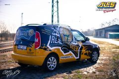 studio-ales-car-wrap-polep-aut-design-reklama-na-roomster-real-geek-2-scaled