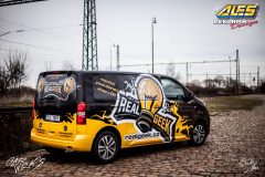 studio-ales-car-wrap-polep-aut-design-real-geek-peugeot-traveller-reklama-na-auto-3-scaled