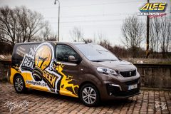 studio-ales-car-wrap-polep-aut-design-real-geek-peugeot-traveller-reklama-na-auto-4-scaled