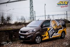 studio-ales-car-wrap-polep-aut-design-real-geek-peugeot-traveller-reklama-na-auto-scaled