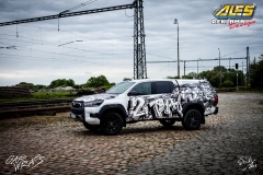 studio-ales-car-wrap-polep-aut-celopolep-polepaut-reklama-na-auto-2pack-toyota-hilux-folie-na-aut-5-scaled