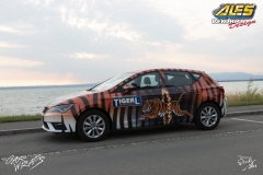 studio-ales-car-wrap-polep-aut-design-seat-leon-celopolep-autoskola-fahrschule-tiger-2-scaled